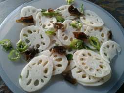 Salade de racine de lotus 美味藕片 měi wèi ǒu piàn