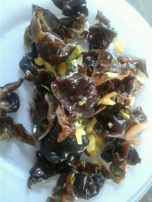 Salade de champignon avec coriandre 香菜木耳 xiāng cài mù ěr
